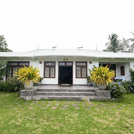 Man Mountain Villa Matale Bagian luar foto