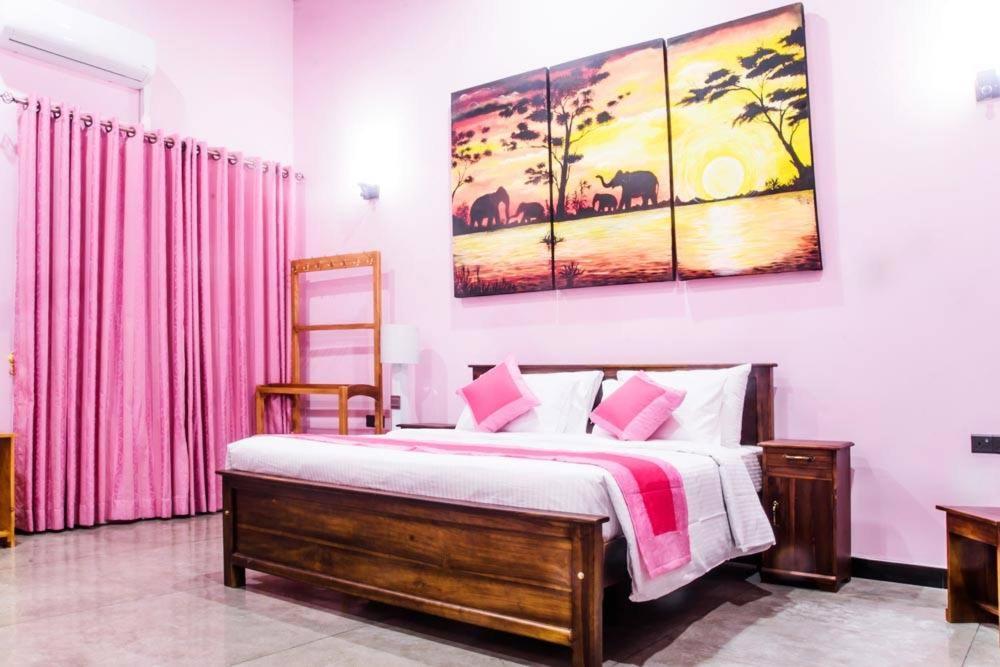 Man Mountain Villa Matale Bagian luar foto