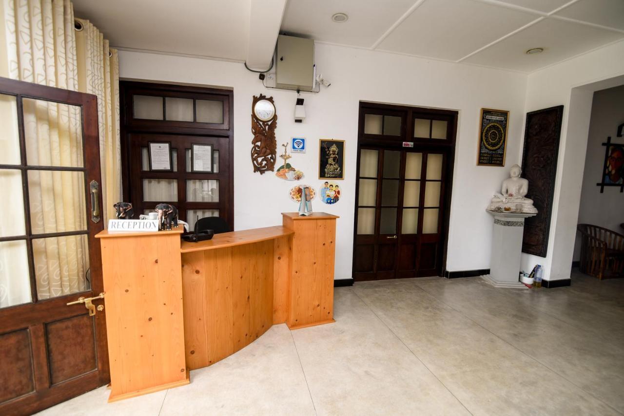 Man Mountain Villa Matale Bagian luar foto