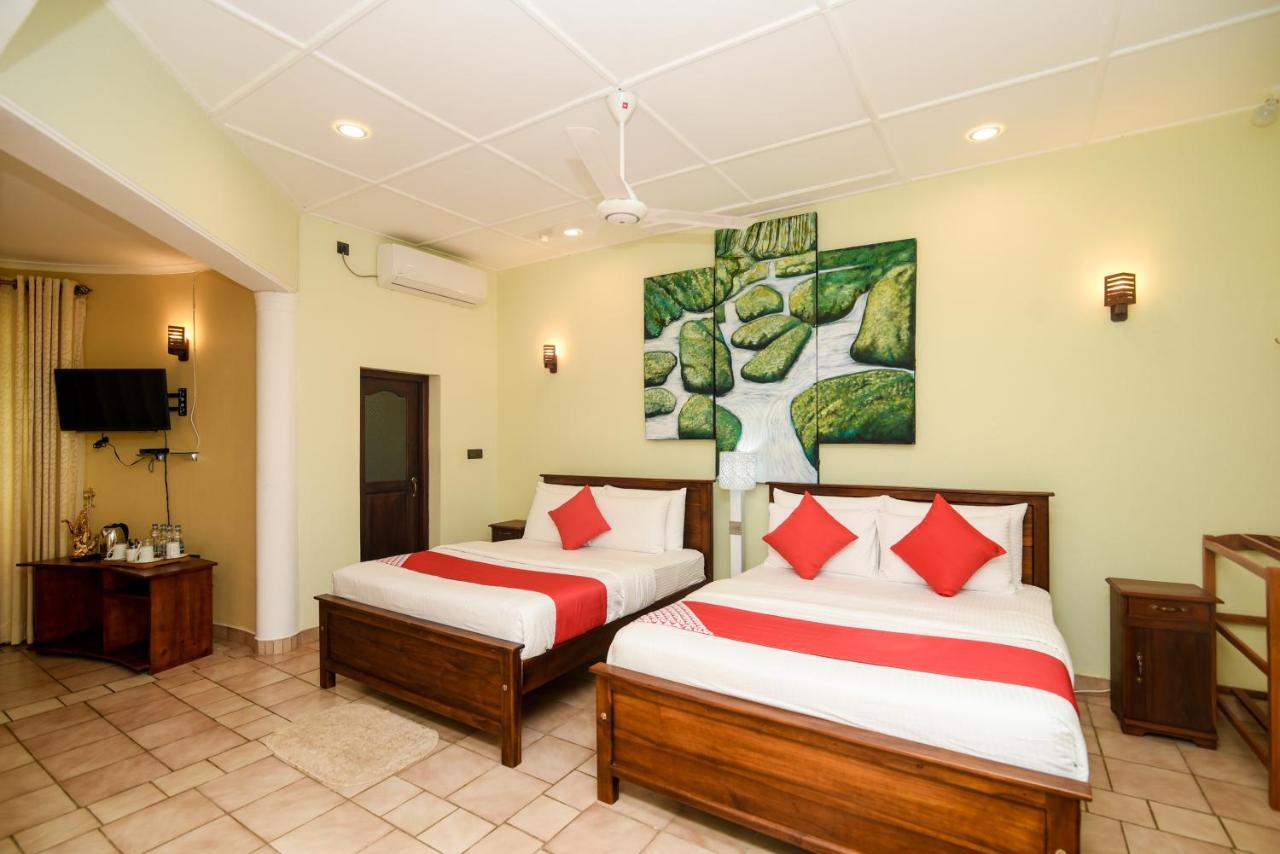 Man Mountain Villa Matale Bagian luar foto