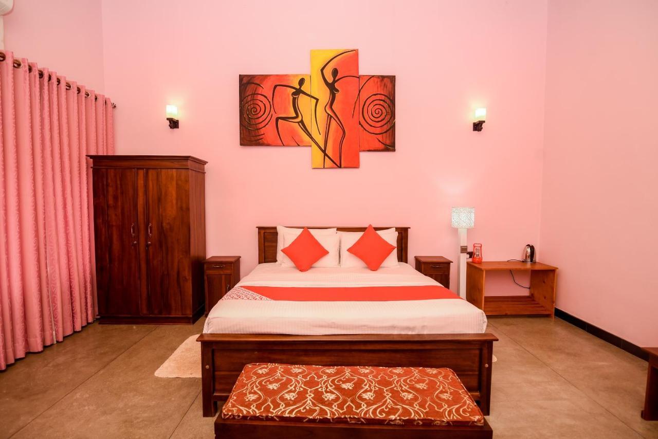 Man Mountain Villa Matale Bagian luar foto