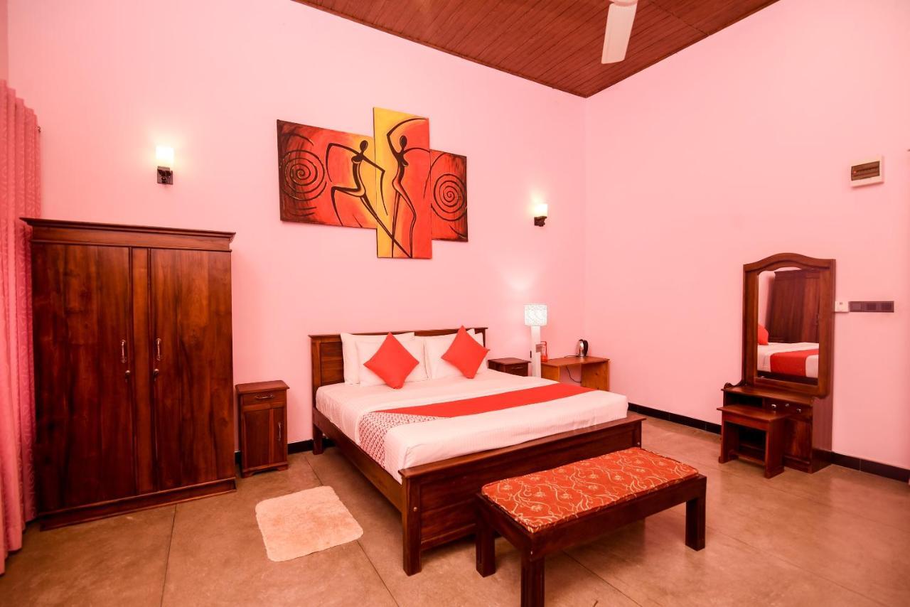 Man Mountain Villa Matale Bagian luar foto