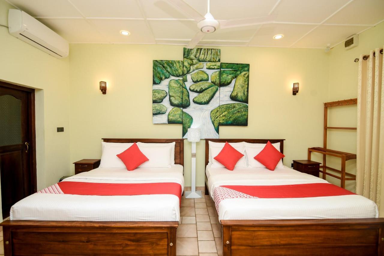 Man Mountain Villa Matale Bagian luar foto