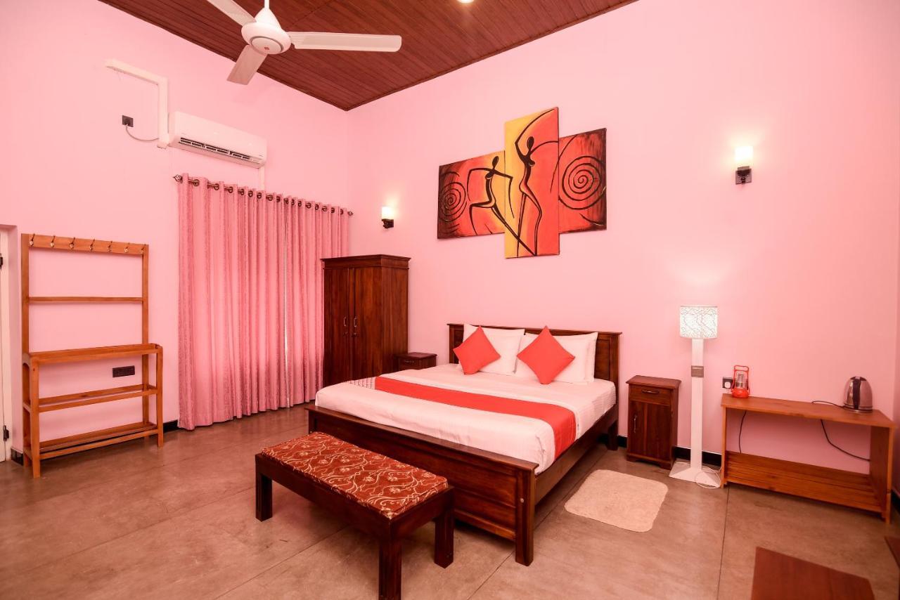 Man Mountain Villa Matale Bagian luar foto